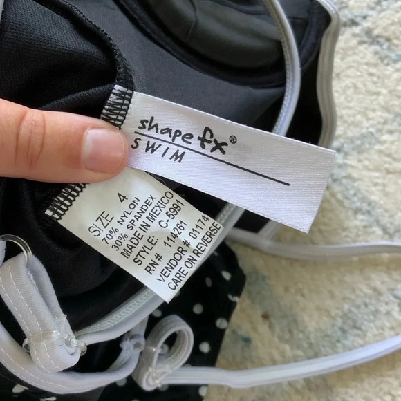 polka dot one-piece swimsuit | size  4 | built in bra - Picture 5 of 6